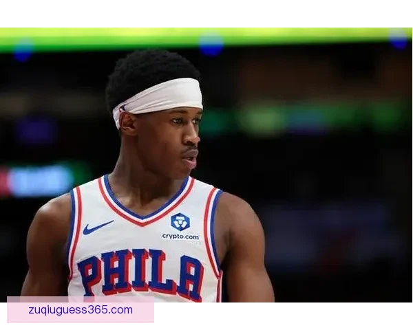 埃奇库姆伤愈复出砍下22分13篮板 76人连续两季横扫爵士 贝利贡献25分